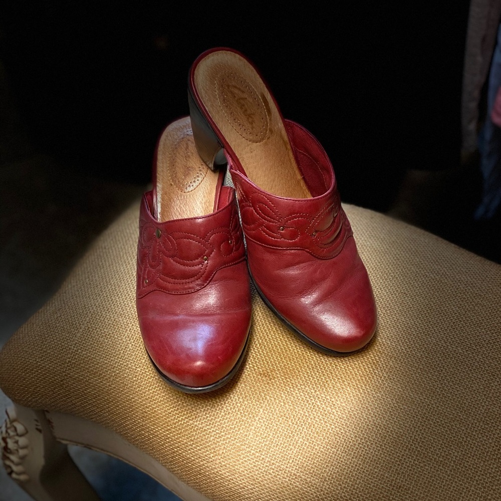 Clark’s Red Leather Mules. Sz 8M